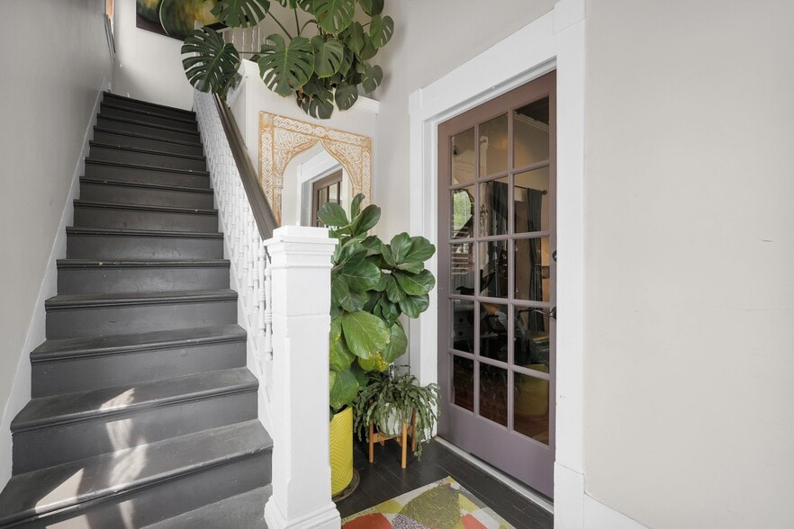 More Photos Of 2312 Abercorn St, Savannah Storefront Retail Residential For Sale