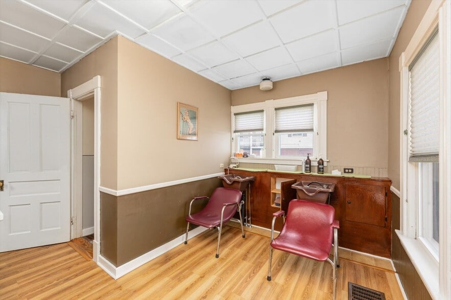 More Photos Of 32 Park Ave, Keene Office For Sale