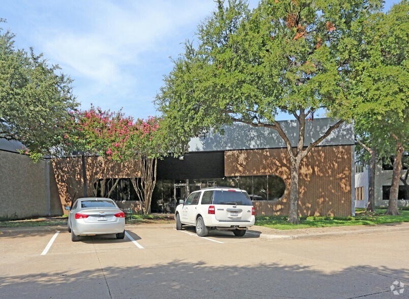 More Photos Of 8616 Freeport Pky, Irving Unknown For Lease