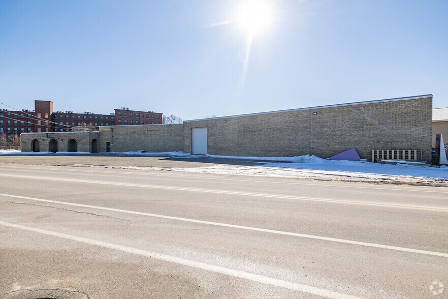More Photos Of 159 Temple St, Nashua Warehouse For Lease