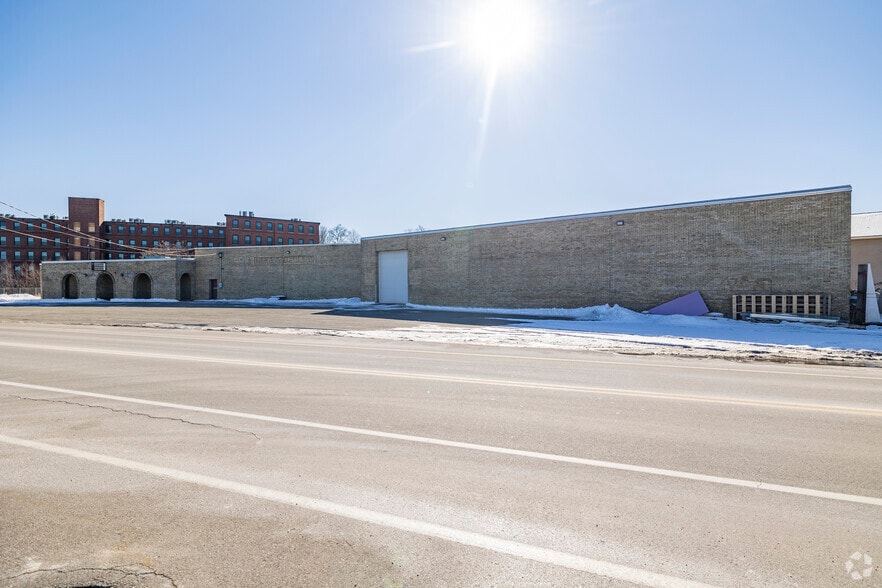 More Photos Of 159 Temple St, Nashua Warehouse For Lease