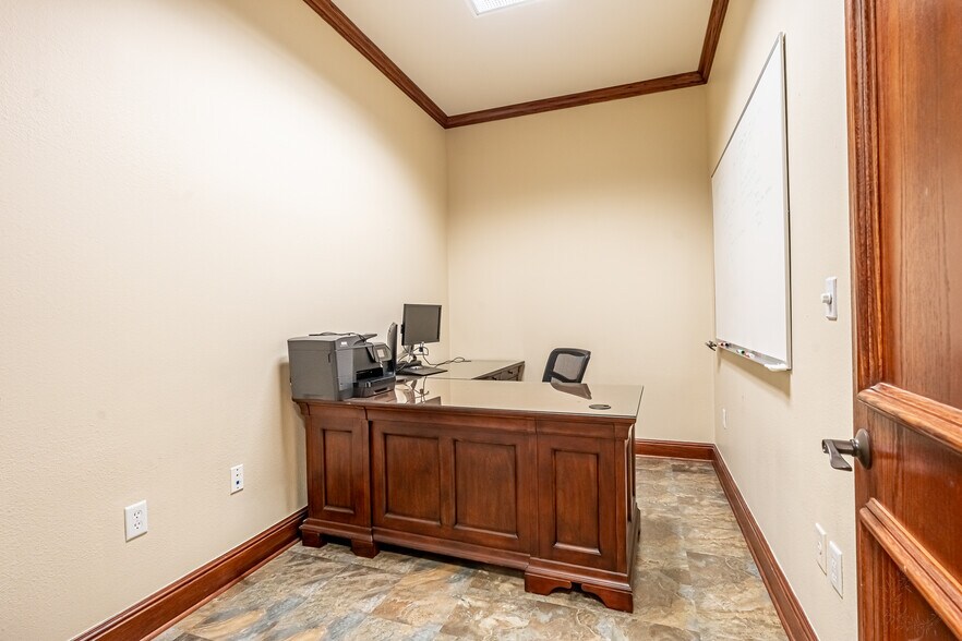 More Photos Of 6620 Bryant Irvin Rd, Fort Worth Medical For Lease