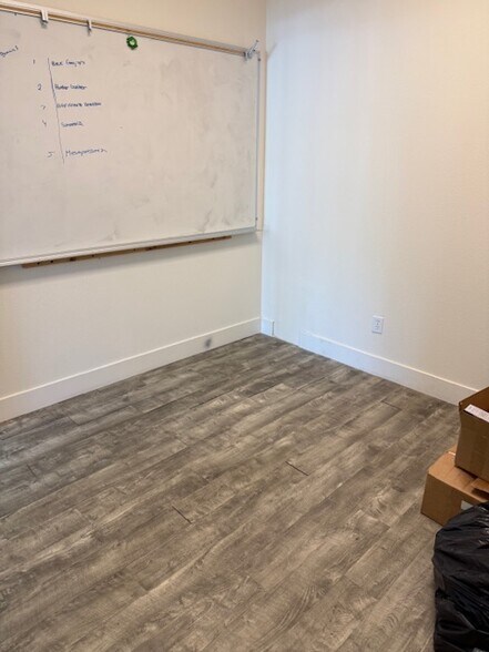 More Photos Of 33527 Yucaipa Blvd, Yucaipa Freestanding For Lease