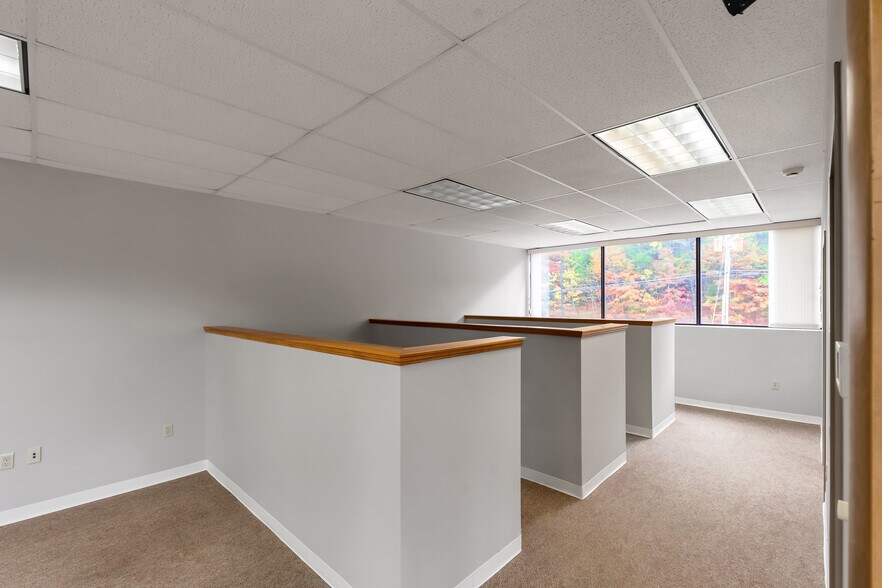 More Photos Of 72 Queen St, Southington Office For Lease