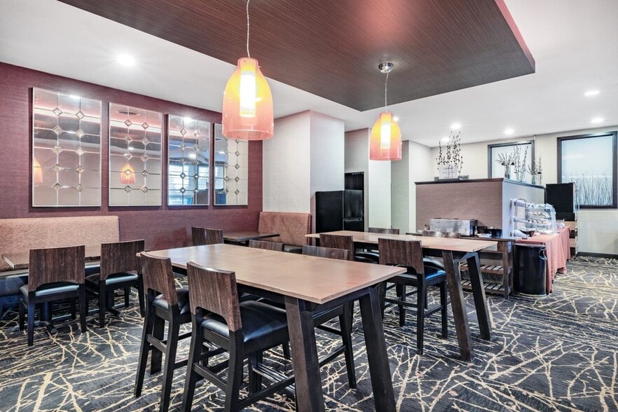 More Photos Of 1205 N 43rd St, Grand Forks Hotel For Lease