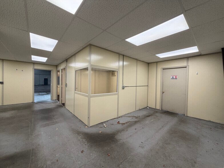 More Photos Of 7275 W Joy Rd, Dexter Manufacturing For Lease