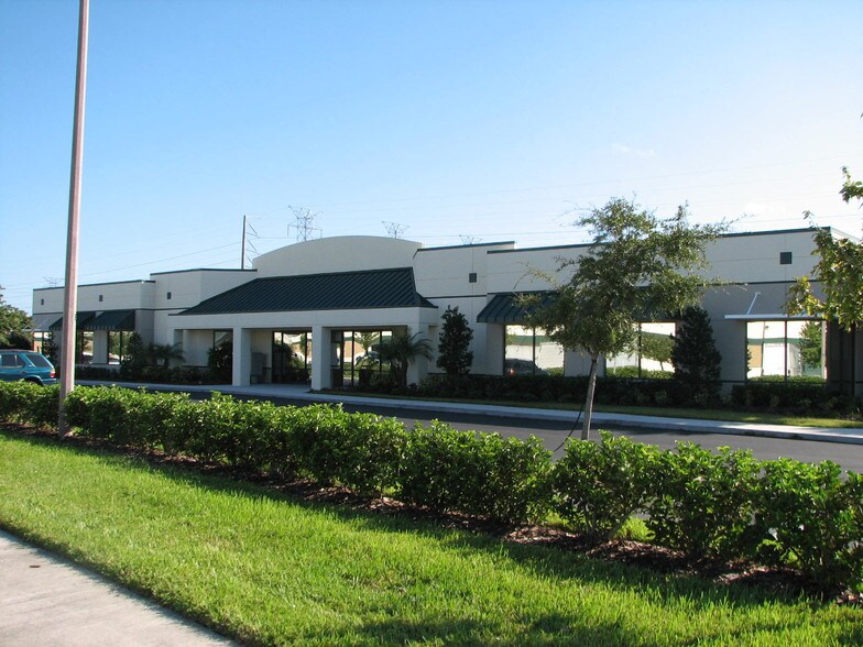 More Photos Of 4033 Tampa Rd, Oldsmar Office For Lease