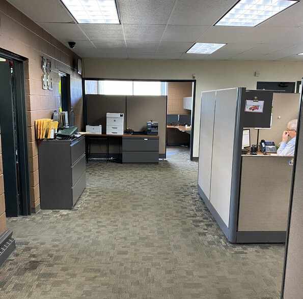 More Photos Of 440 32nd St SW, Wyoming Warehouse For Sale
