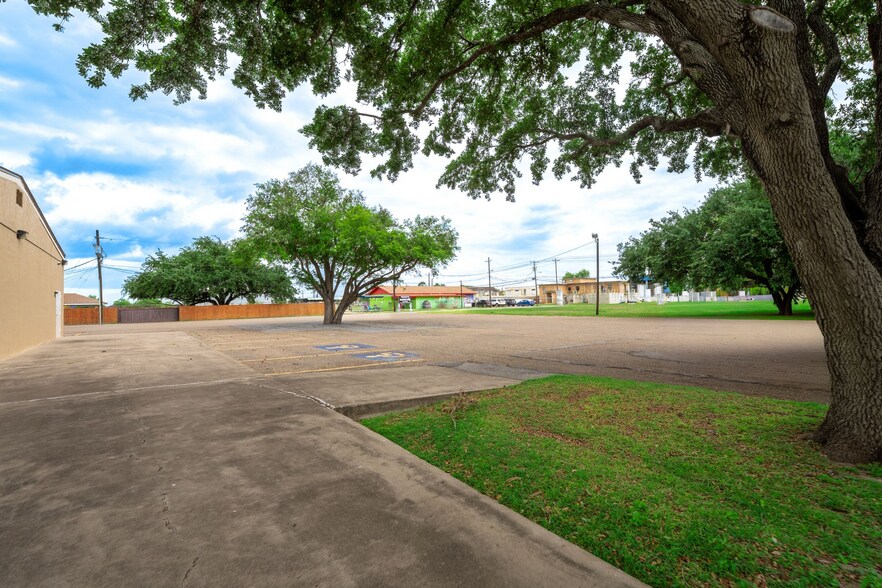 More Photos Of 2602 N Texas Blvd, Weslaco Freestanding For Sale