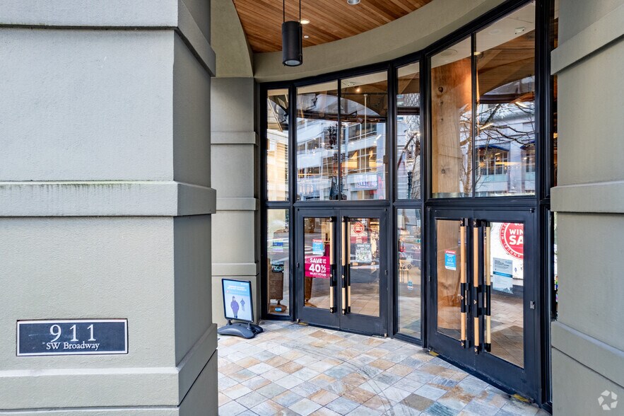 More Photos Of 700 SW Taylor St, Portland Office For Lease