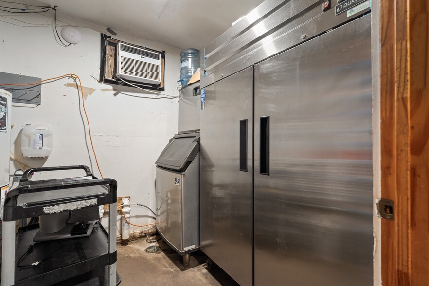 More Photos Of 3133 Chickasaw Trl, Sulphur Restaurant For Sale