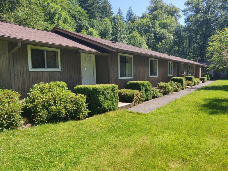 Primary Photo Of 359-363 N Santiam Hwy W, Gates Apartments For Sale