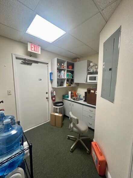More Photos Of 5939 Virginia, New Port Richey Medical For Sale