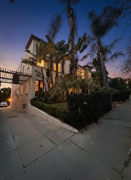 More Photos Of 137 N Kenmore Ave, Los Angeles Multifamily For Sale