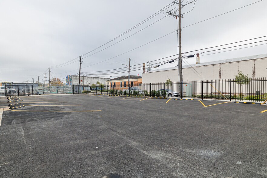 More Photos Of 104 N Shaver St, Pasadena Industrial For Lease