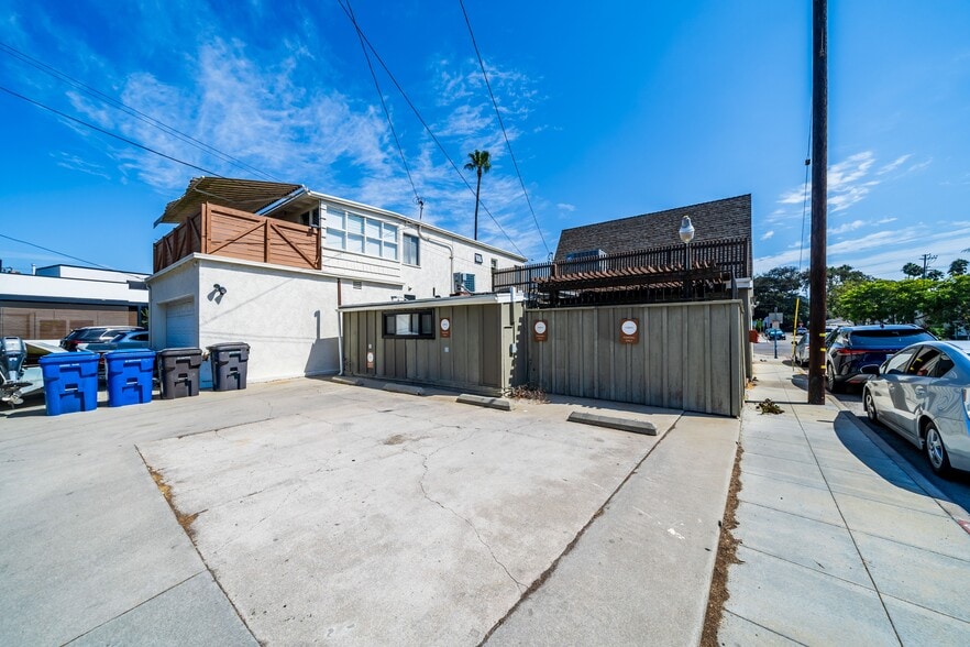 More Photos Of 5870 E Naples Plz, Long Beach Storefront For Lease