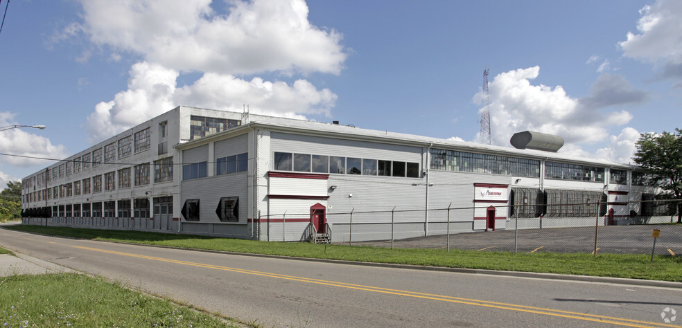 Primary Photo Of 60 Baldwin Ave, Pontiac Warehouse For Lease