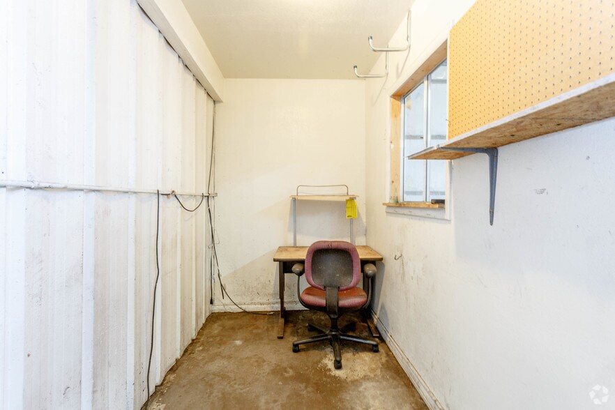 More Photos Of 1790 Jasper St, Aurora Light Manufacturing For Lease