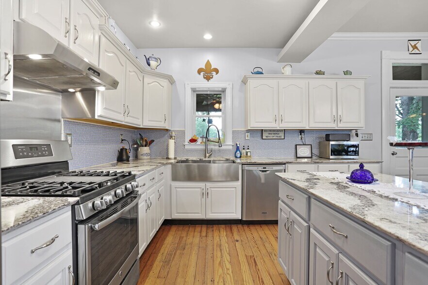 More Photos Of 504 W 5th St, Washington Hospitality For Sale