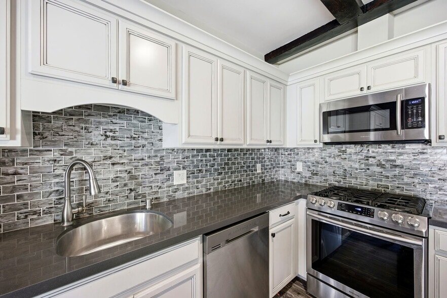 More Photos Of 5237 Topanga Canyon Blvd, Woodland Hills Multifamily For Sale