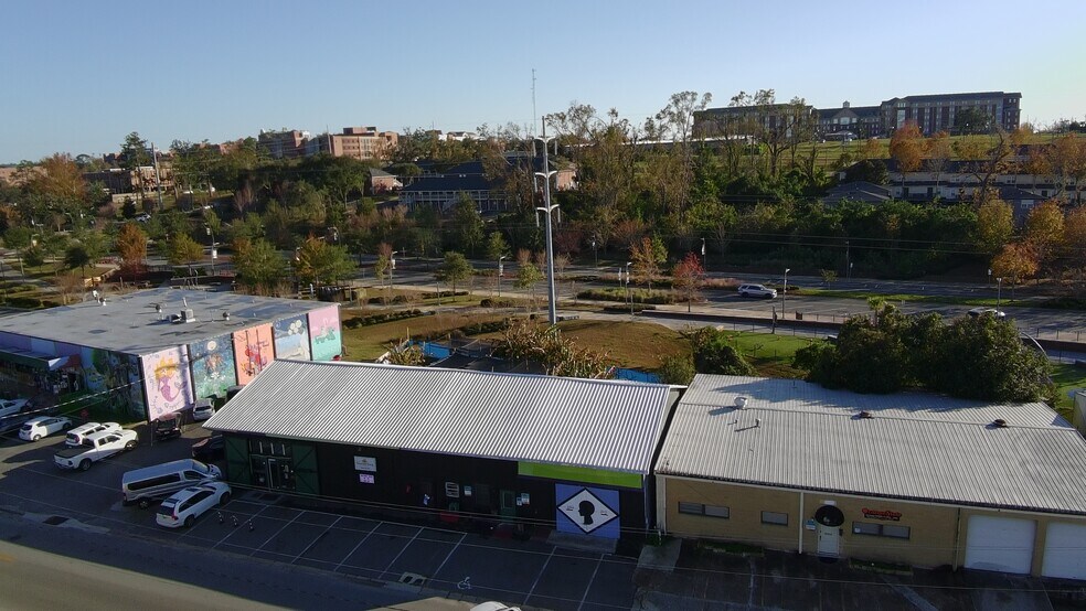 More Photos Of 609 Railroad Sq, Tallahassee Showroom For Sale