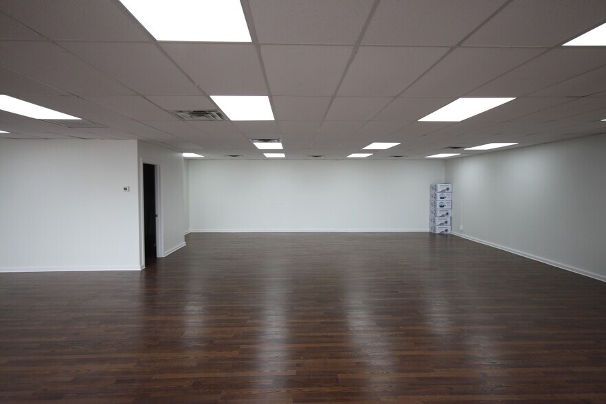 More Photos Of 6124 E 51st Pl, Tulsa Unknown For Lease