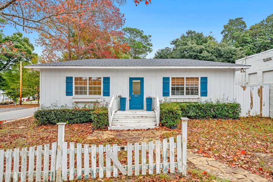 More Photos Of 462 N Section St, Fairhope General Retail For Sale