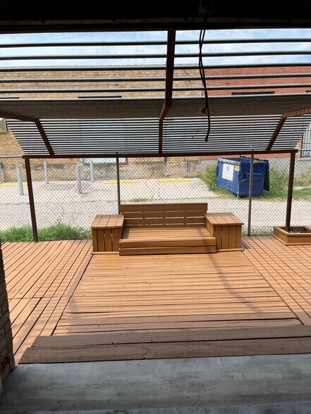 More Photos Of 147 Pittsburg St, Dallas Showroom For Lease