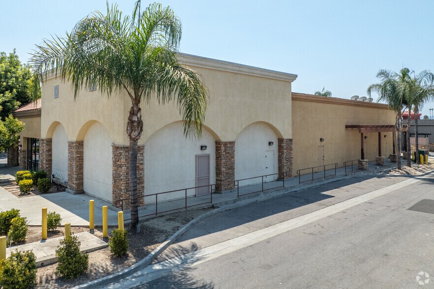 More Photos Of 1986 W Florida Ave, Hemet Storefront For Lease