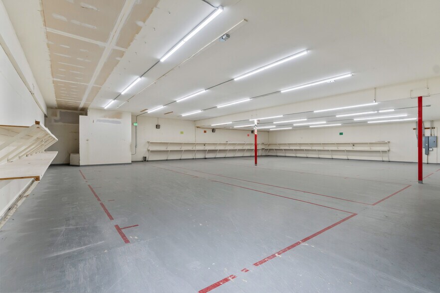More Photos Of 703 N 7th St, Chewelah Manufacturing For Sale
