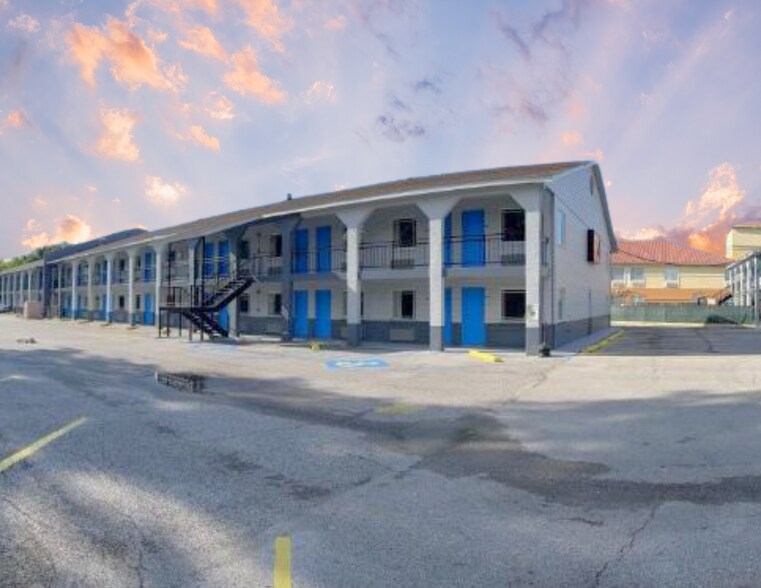 Primary Photo Of 2111 NW Evangeline Trwy, Lafayette Hotel For Sale