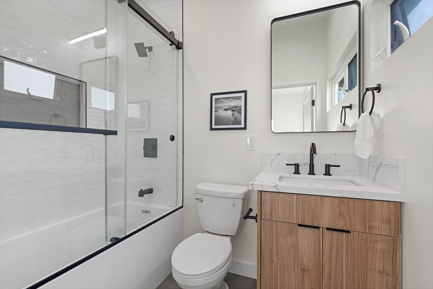 More Photos Of 705 6th Ave, Venice Apartments For Sale