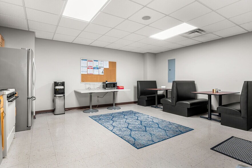 More Photos Of 222 Pearl St, New Albany Office Residential For Sale