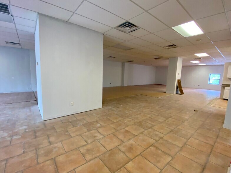 More Photos Of 25-27 E Merrick Rd, Valley Stream Office For Lease