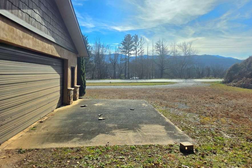 More Photos Of 6785 Airport Rd, Andrews Light Distribution For Sale