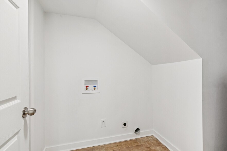 More Photos Of 375 Deerfield Dr, Dahlonega Multifamily For Sale