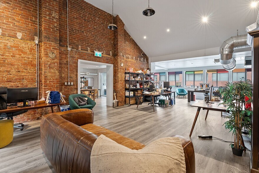 More Photos Of 481-483 Church St, Toronto Storefront Retail Office For Lease