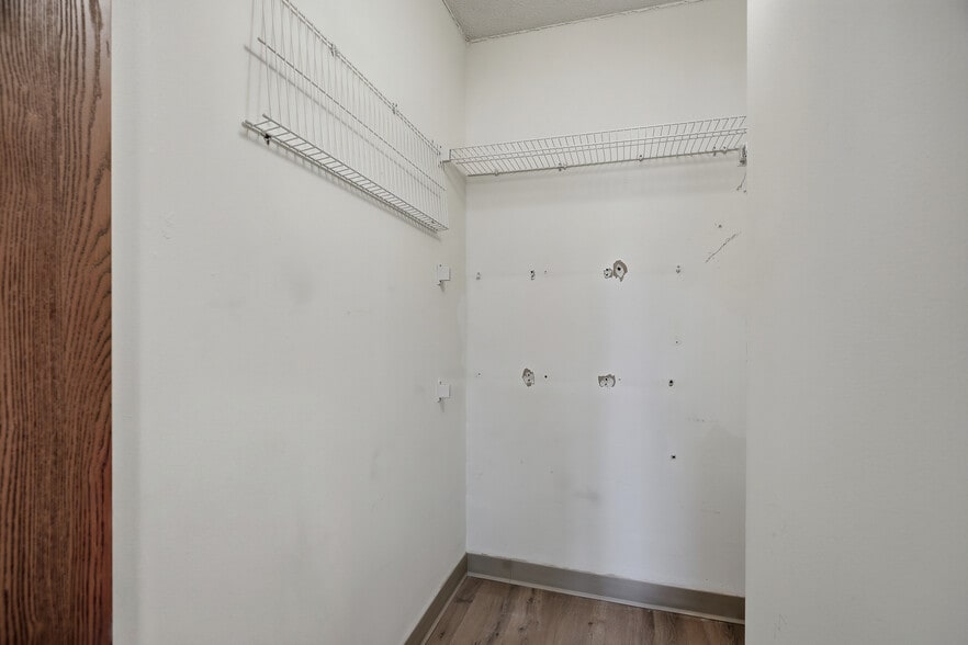 More Photos Of 985 Ivy Ave E, Saint Paul Apartments For Sale