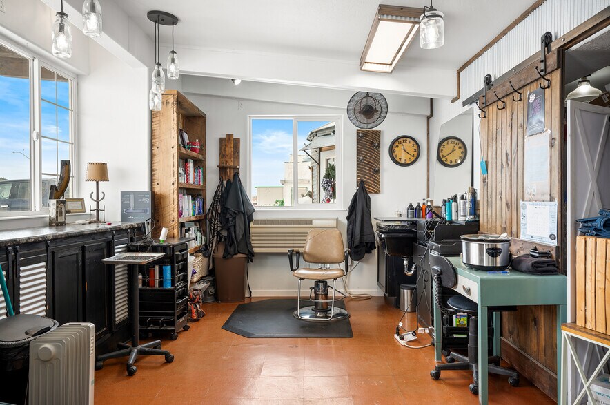 More Photos Of 330 W US-14 Hwy, Sundance General Retail For Sale