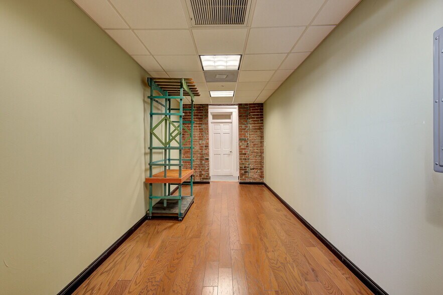 More Photos Of 1008 W Main St, Oklahoma City Office For Lease