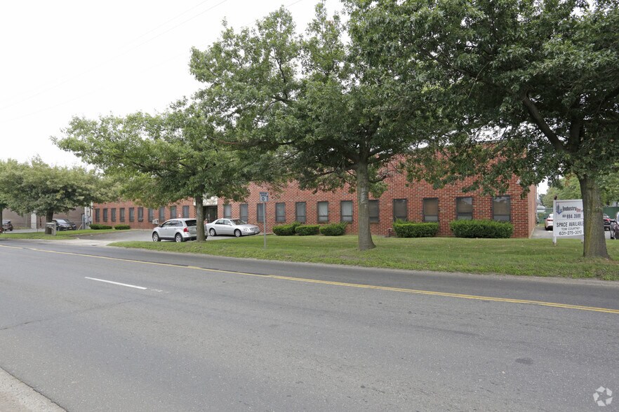 More Photos Of 45 Edison Ave, West Babylon Warehouse For Sale