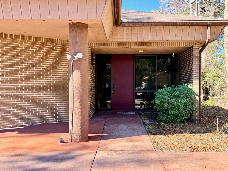 More Photos Of 1906 Debarry Ave, Orange Park Medical For Sale