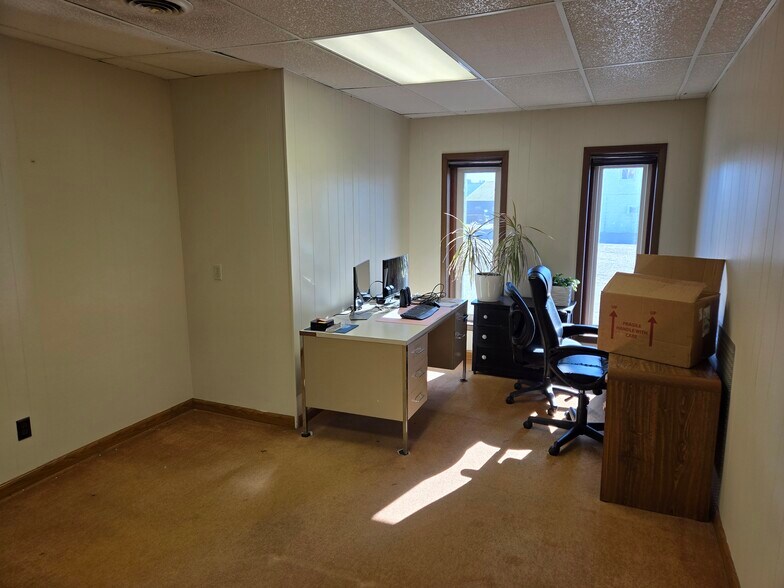 More Photos Of 4534 Dowling St, Montague Office For Sale
