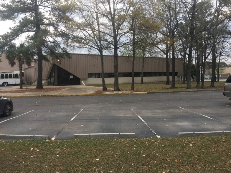 More Photos Of 917 Commerce Cir, Hanahan Warehouse For Sale