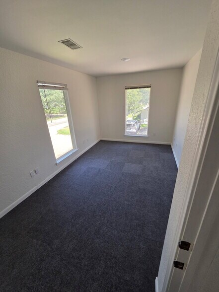 More Photos Of 1011 Meredith Dr, Austin Medical For Sale