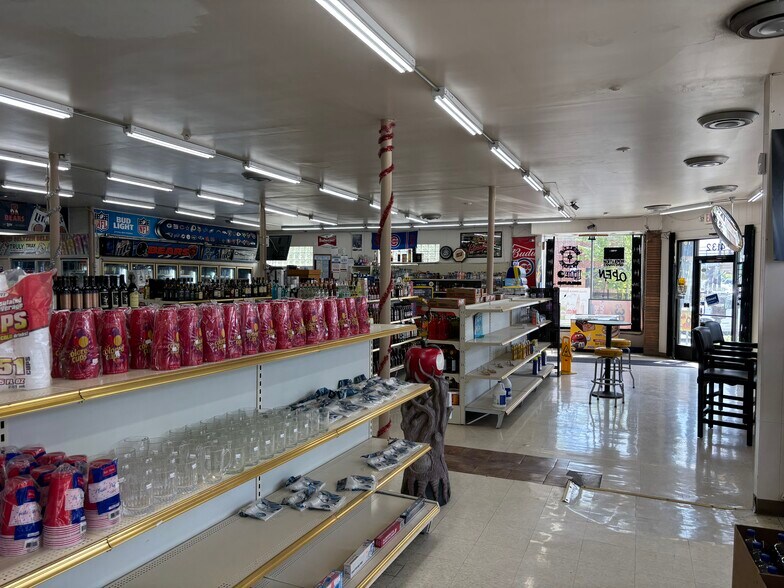 More Photos Of 4132-4138 W Peterson Ave, Chicago Storefront Retail Office For Lease