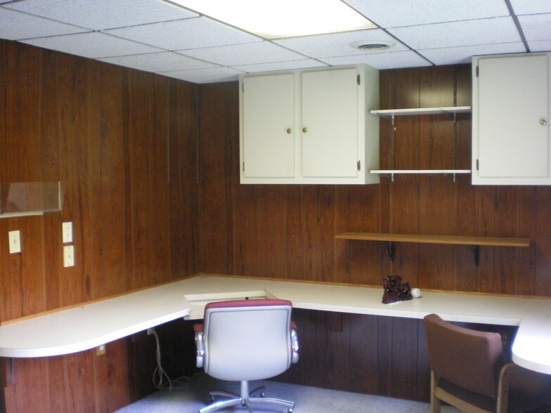 More Photos Of 4939 State Highway 23, Norwich Medical For Sale
