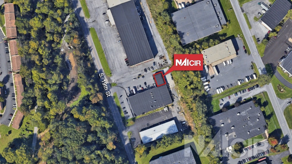 More Photos Of 1591 S 19th St, Harrisburg Light Distribution For Lease