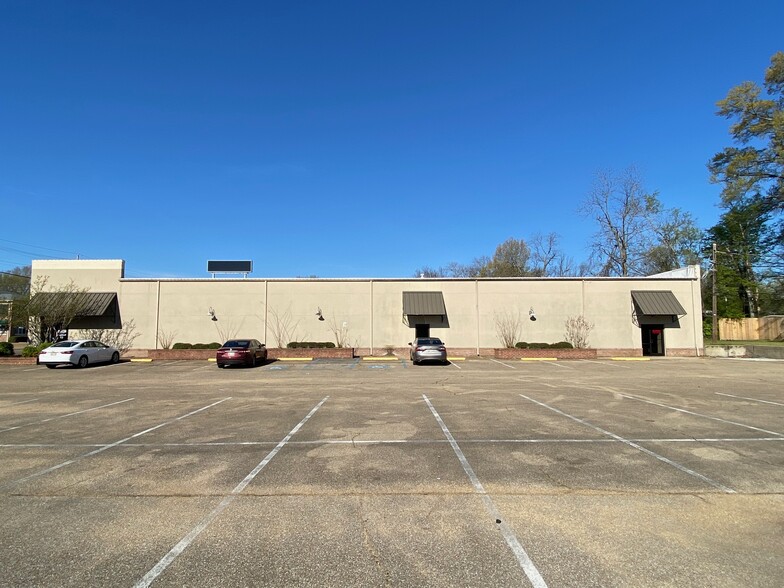 Primary Photo Of 600 W Main St, Tupelo Office For Lease