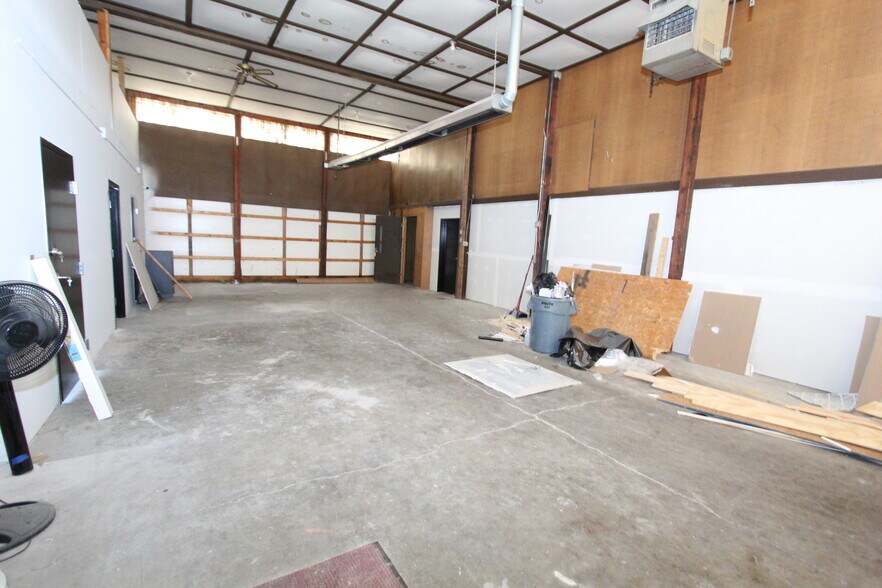 More Photos Of 110 Creekview Dr, Battle Creek General Retail For Sale